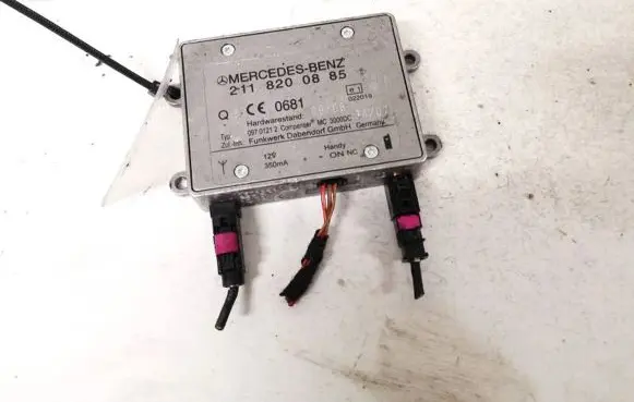 Mercedes-Benz CLS C219 Antenna control unit 2118200885