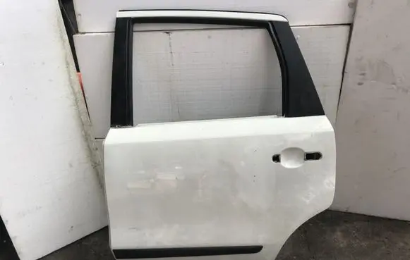Nissan Note (E11) Rear door