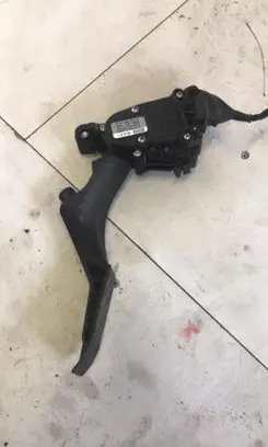 Volkswagen Transporter - Caravelle T5 Accelerator throttle pedal 7H1721503