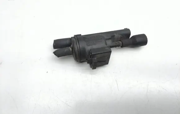 Mercedes-Benz E C207 W207 Valve vacuum 0025401497