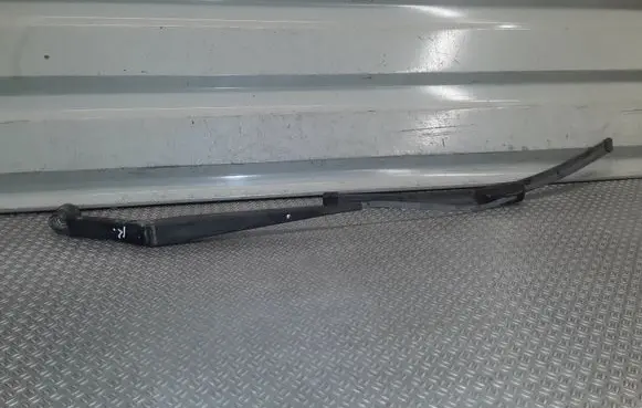 Mitsubishi Colt Windshield/front glass wiper blade 