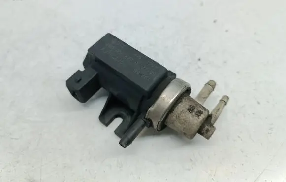Volkswagen PASSAT B5 Turbo solenoid valve 1H0906627A 72190325