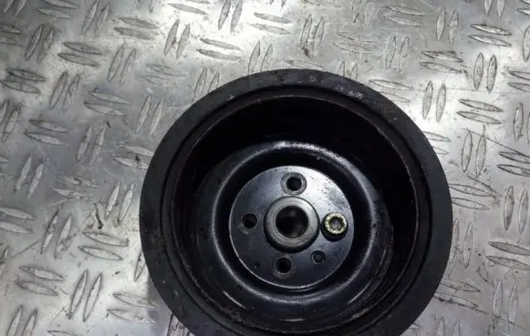Volkswagen Golf V Crankshaft pulley 03g105243