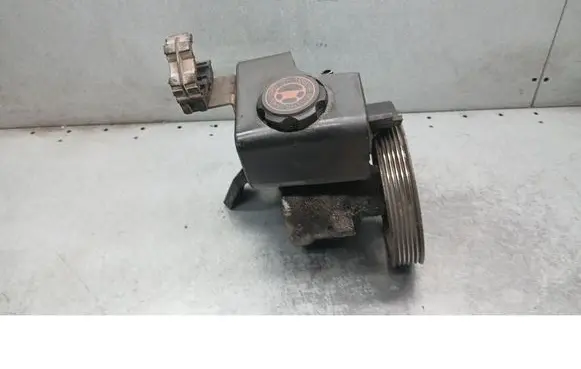 Peugeot 206 CC Power steering pump 9636868880
