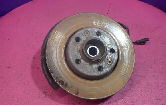 Renault Fluence Front wheel hub spindle knuckle