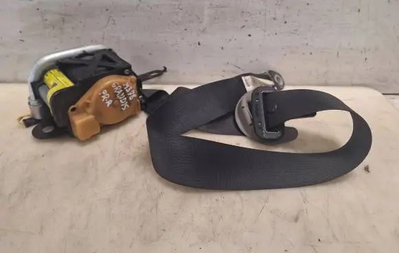Mitsubishi Grandis Front seatbelt C9094HRS