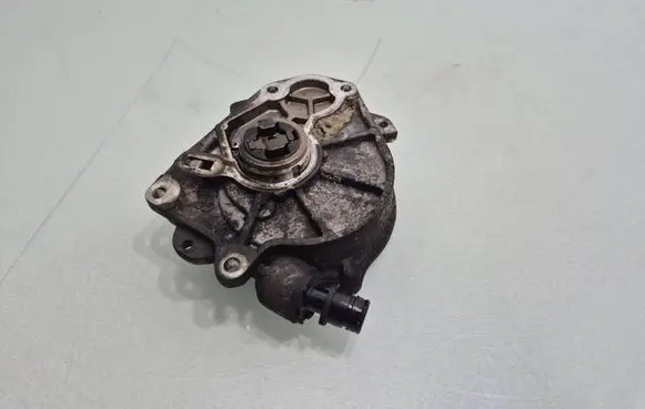 Skoda Fabia Mk2 (5J) Vacuum pump 03L145100B
