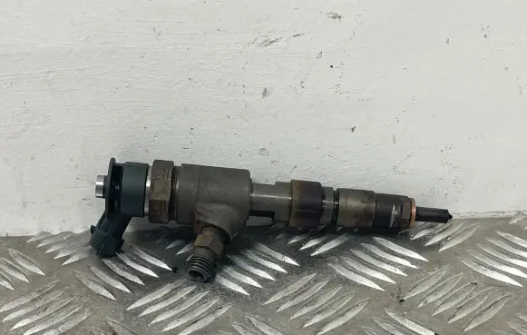Peugeot 208 Fuel injector 9950115440