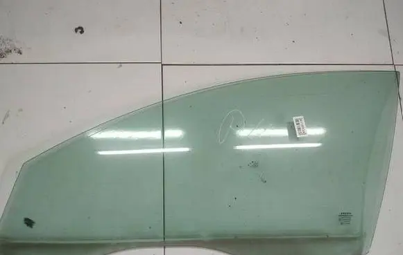 Volvo V50 Front door window glass four-door AS2
