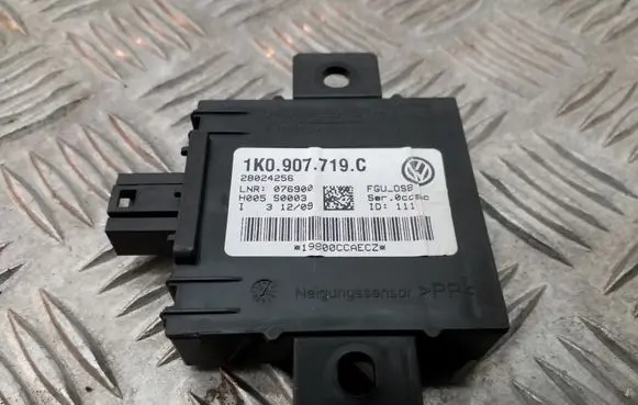 Audi A3 S3 8P Alarm control unit/module 1K0907719C