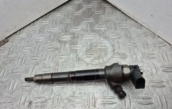 Skoda Octavia Mk3 (5E) Fuel injector 0445110477 04L130277AJ