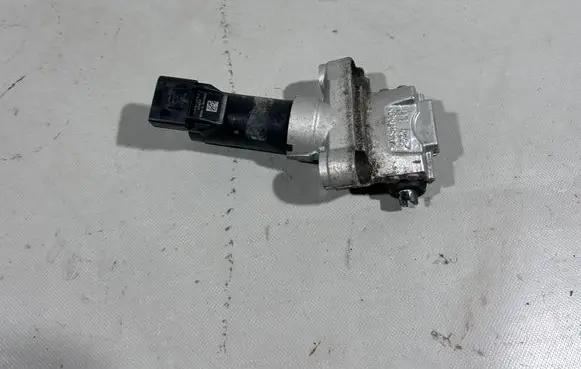 Volkswagen Touareg II Hand brake/parking brake motor 7P0609723B 7P0615