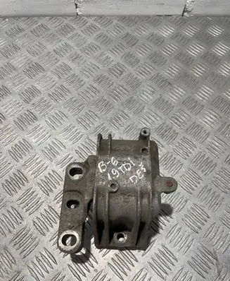 Volkswagen PASSAT B6 Engine mount bracket 1K0199262