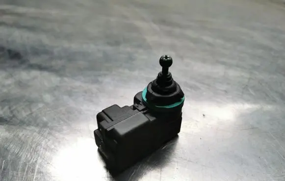 Volkswagen Golf IV Headlight level adjustment motor 1J0941295F