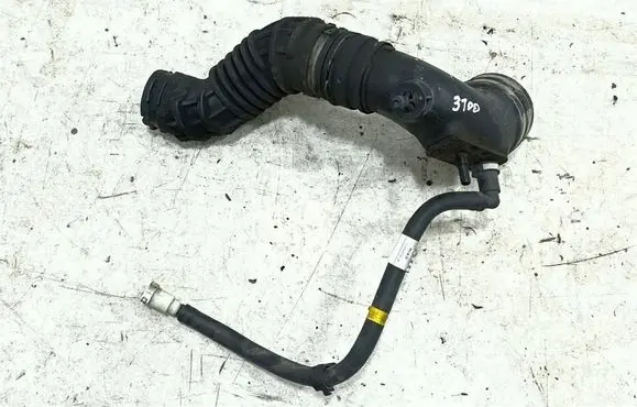 Maserati Levante Air intake hose/pipe 670101975
