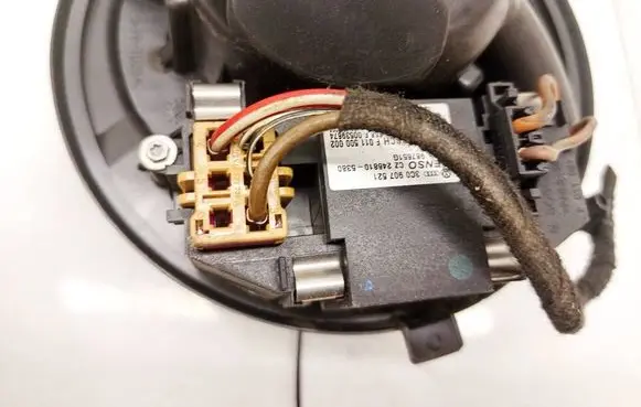 Volkswagen PASSAT B6 Heater blower motor/fan resistor 3C0907521