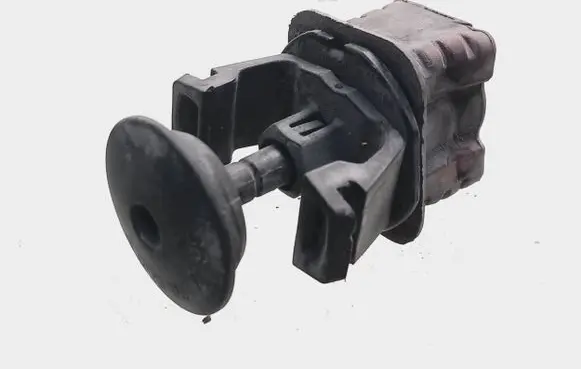 Radiator mount bracket