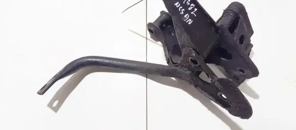 Nissan Almera N16 Engine mounting bracket