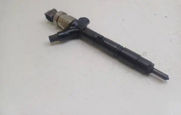 Toyota Corolla Verso E121 Fuel injector 2367027020