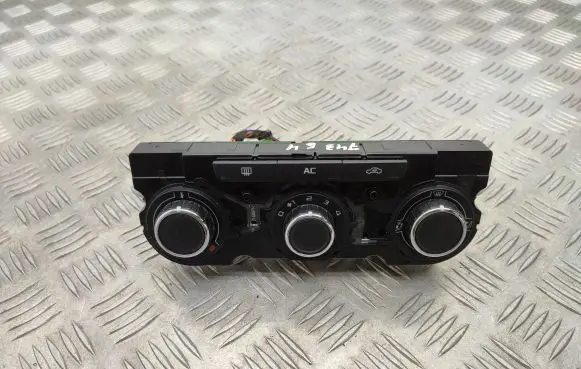 Skoda Yeti (5L) Climate control unit 3T0820047R