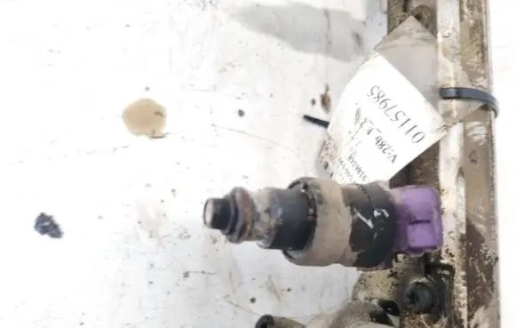 Volvo S40, V40 Fuel injector 9125118