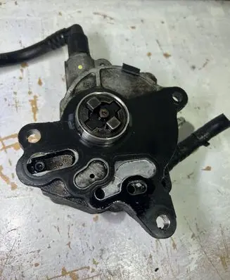 Volkswagen PASSAT B6 Vacuum pump 03G145209