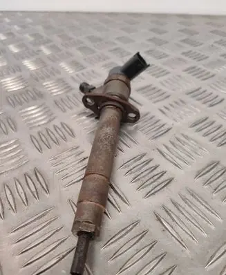 Volvo V70 Fuel injector 8658352