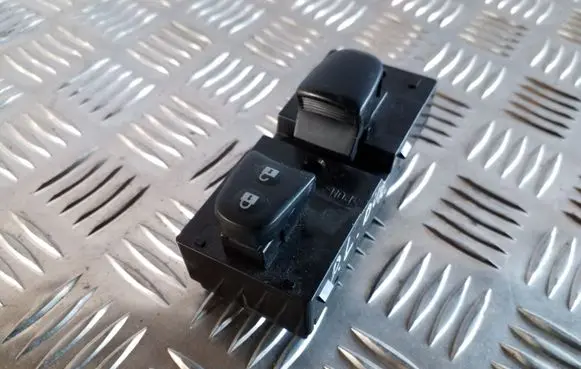 Nissan Juke I F15 Electric window control switch 254111KA0A