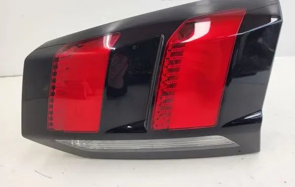 Peugeot 5008 II Tailgate rear/tail lights 9811027780