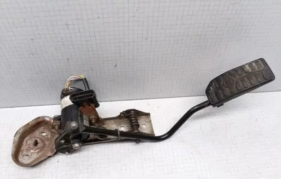 Nissan Almera Tino Accelerator throttle pedal 0281002425 181300757 189195M300