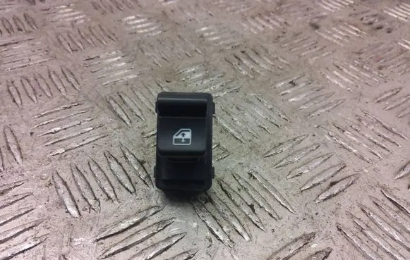 Fiat 500X Electric window control switch