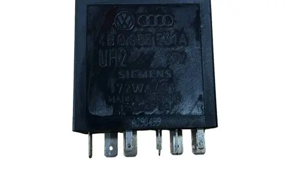 Skoda Octavia Mk2 (1Z) Window wiper relay 4B0955531A 72WA401 A090499