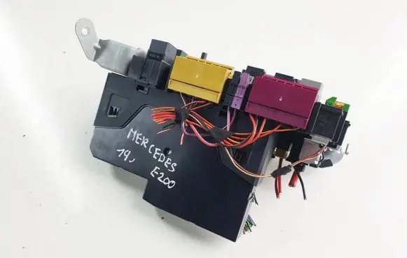 Mercedes-Benz E W212 Fuse box set 2129009922 5DK01102345
