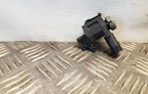 Audi A4 S4 B7 8E 8H Turbo solenoid valve 1J0906283C