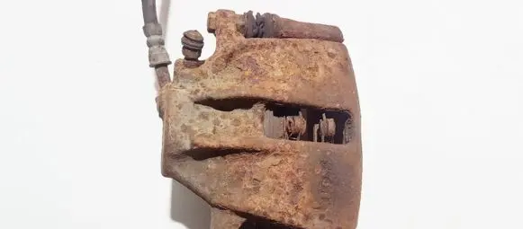Volkswagen Golf III Front brake caliper