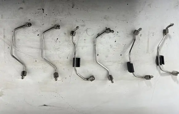 Fuel injector supply line/pipe