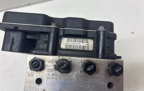 Audi A4 S4 B7 8E 8H ABS Pump 8E0910517D 8E0614517K
