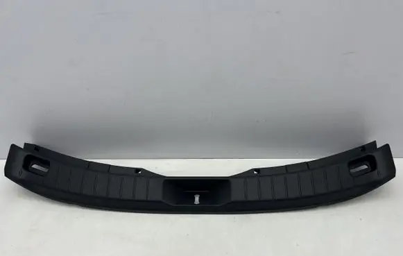 Trunk/boot sill cover protection