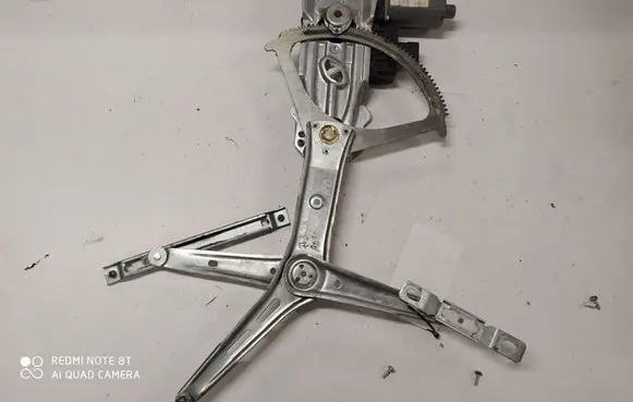 Opel Astra H Front door window regulator with motor 13100412RH 13100406RH 93306469RH