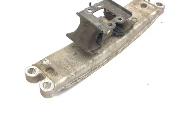 Gearbox mounting bracket