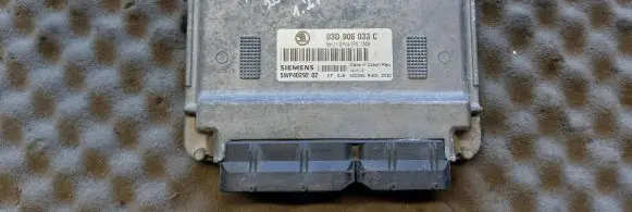 Skoda Fabia Mk1 (6Y) Engine control unit/module 03D906033C 5WP4029202