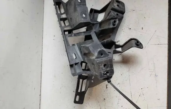Renault Modus Front bumper mounting bracket 8200213544