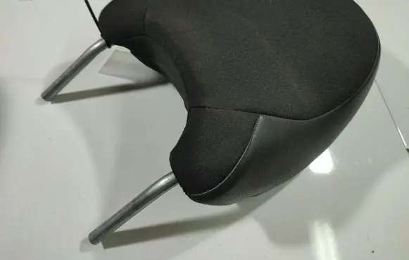 Volvo S60 Front seat headrest 