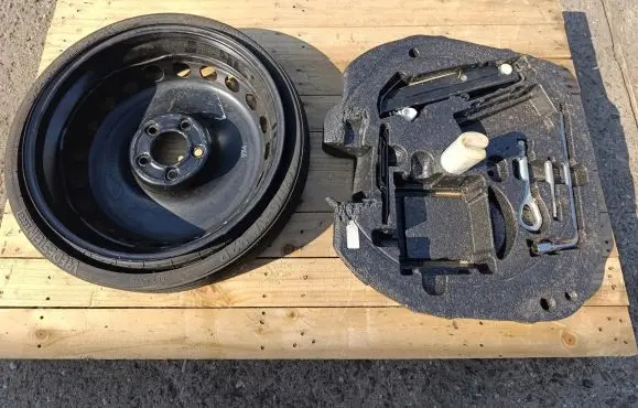 Mercedes-Benz SLK R172 R17 spare wheel 