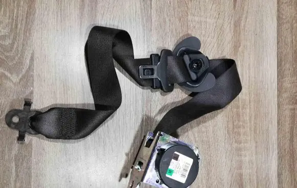 BMW 5 F10 F11 Front seatbelt 610126200B 111019