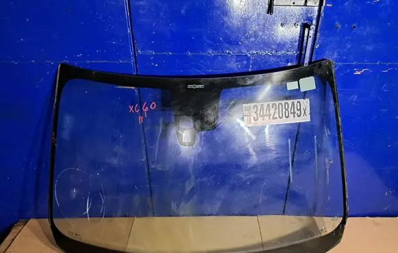 Volvo XC60 Front windscreen/windshield window 31402253