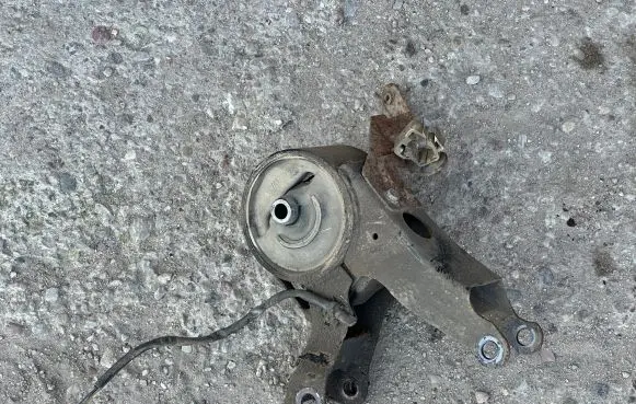 Nissan Murano Z50 Engine mount bracket 113218J100