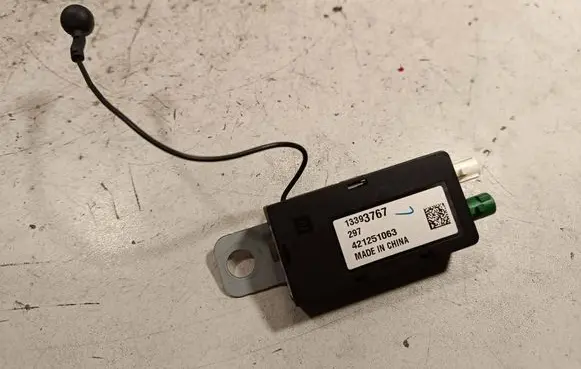 Opel Insignia B Aerial antenna amplifier 13393767 421251063