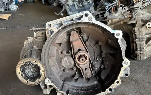 Volkswagen Golf V Manual 5 speed gearbox KBL