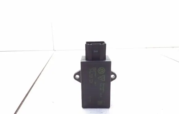 Volkswagen Touareg I Seat heating relay 7L0959772